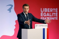 Emmanuel-Macron-prononce-discours-separatismes-Mureaux-2-octobre-2020_0.jpg